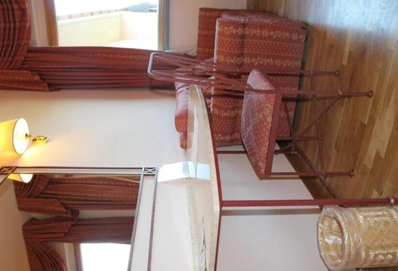 חדר סטנדרט לארבעה, Semifonte