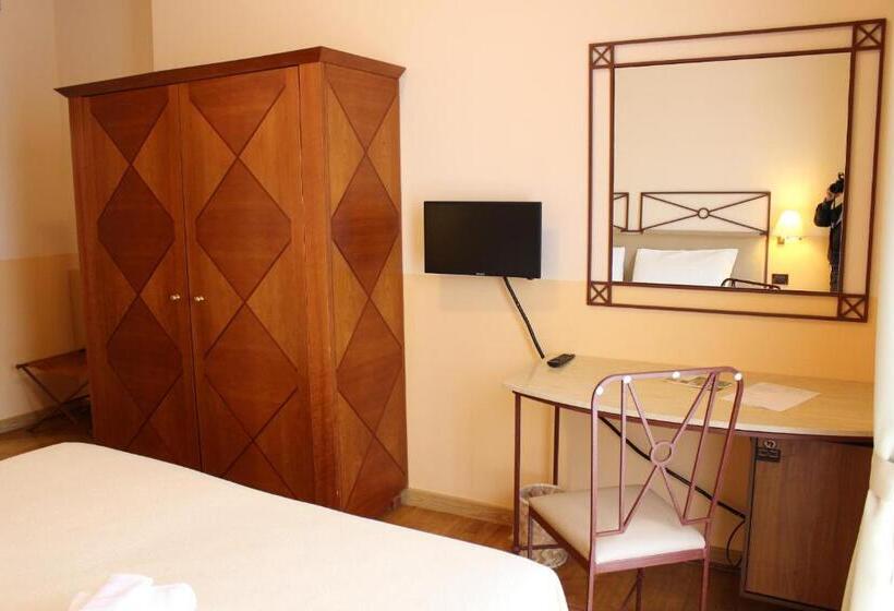 חדר סטנדרט, Semifonte