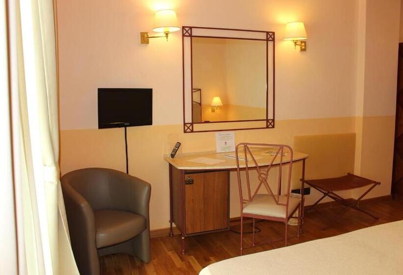 חדר סופריור, Semifonte