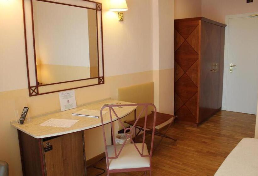 חדר סופריור, Semifonte