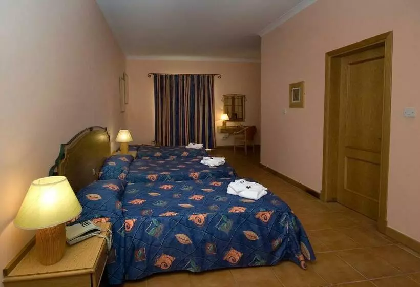 اتاق استاندارد چهارنفره با بالکن, Soreda