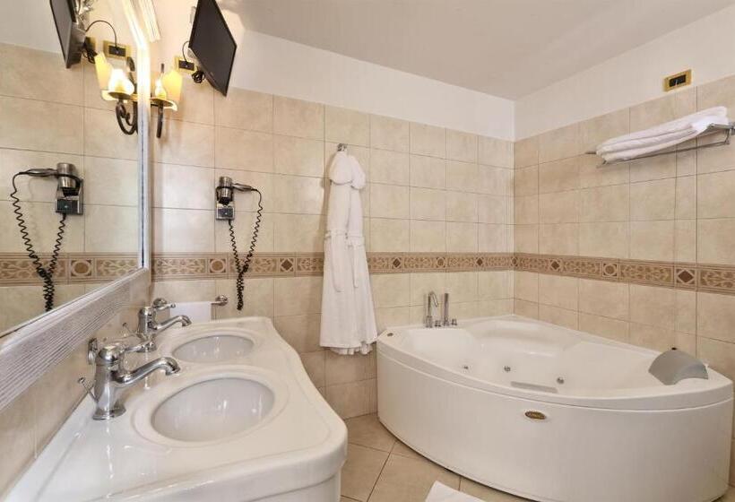 סוויטה משפחתית, Villa Angela