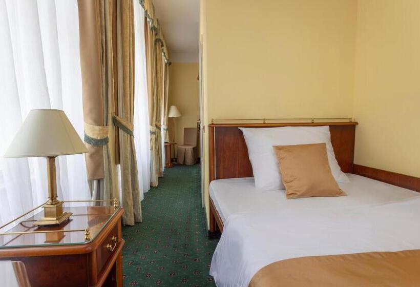 اتاق استاندارد یک نفره, William