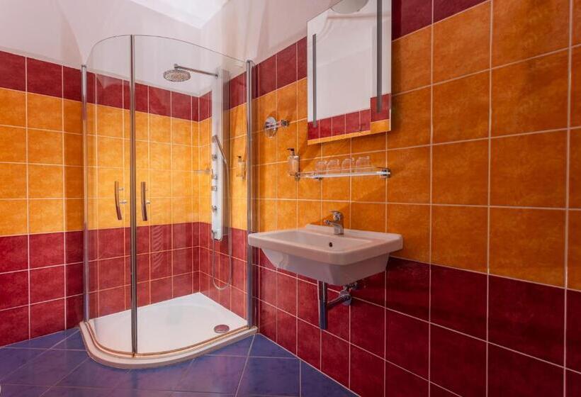 سوییت خانوادگی, William