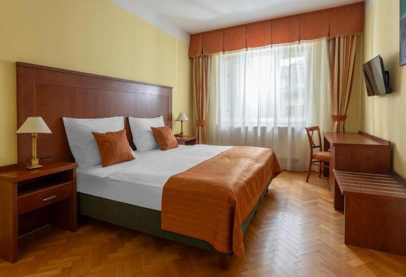 سوییت خانوادگی, William