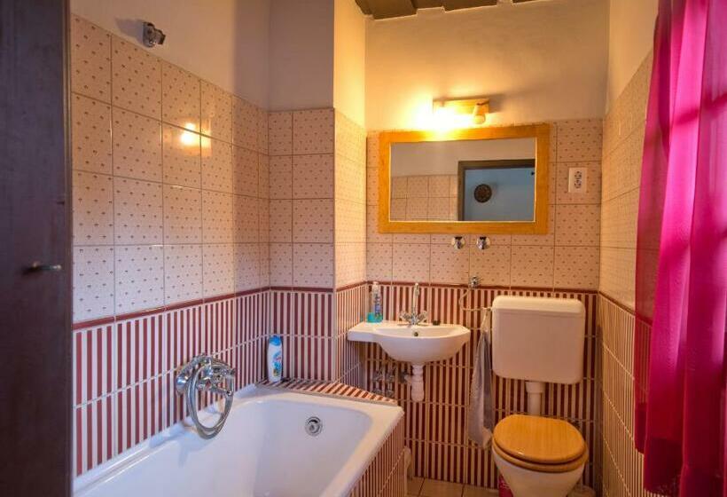 דירת חדר, Csörgő Vendégházak