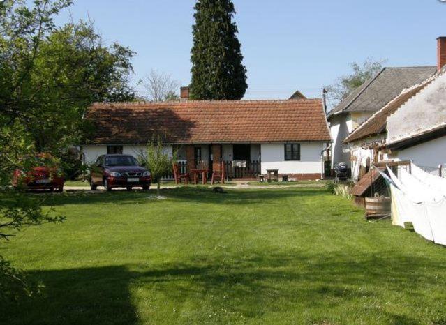 דירת חדר, Csörgő Vendégházak