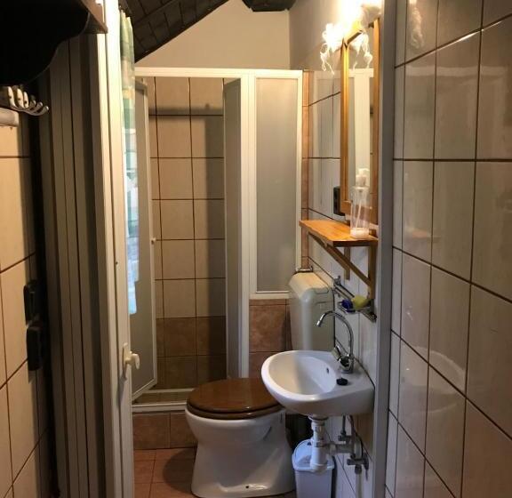 דירת חדר, Csörgő Vendégházak