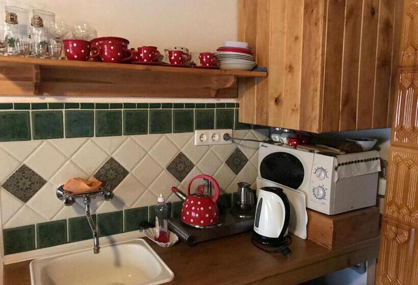 דירת חדר, Csörgő Vendégházak