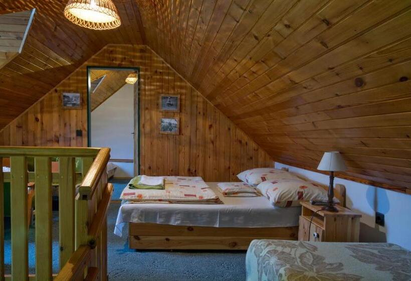 דירת שני חדרים, Csörgő Vendégházak