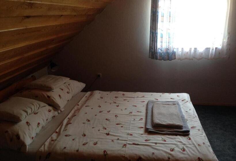 דירת שני חדרים, Csörgő Vendégházak