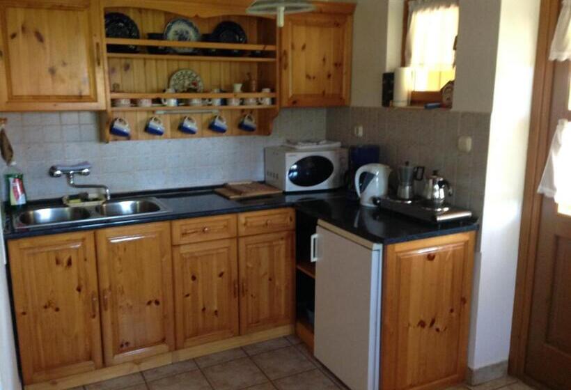 דירת שני חדרים, Csörgő Vendégházak