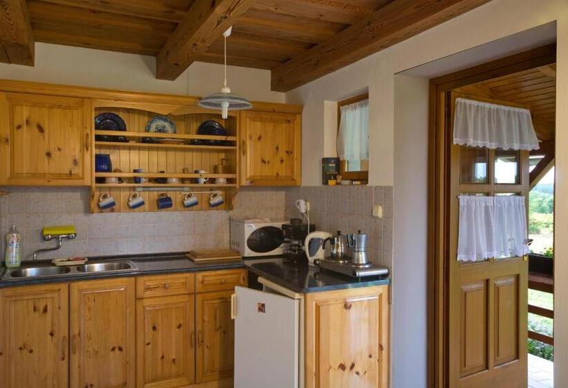 דירת שני חדרים, Csörgő Vendégházak