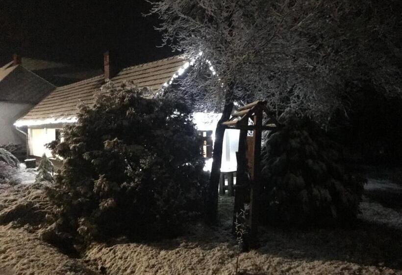 דירת חדר, Csörgő Vendégházak