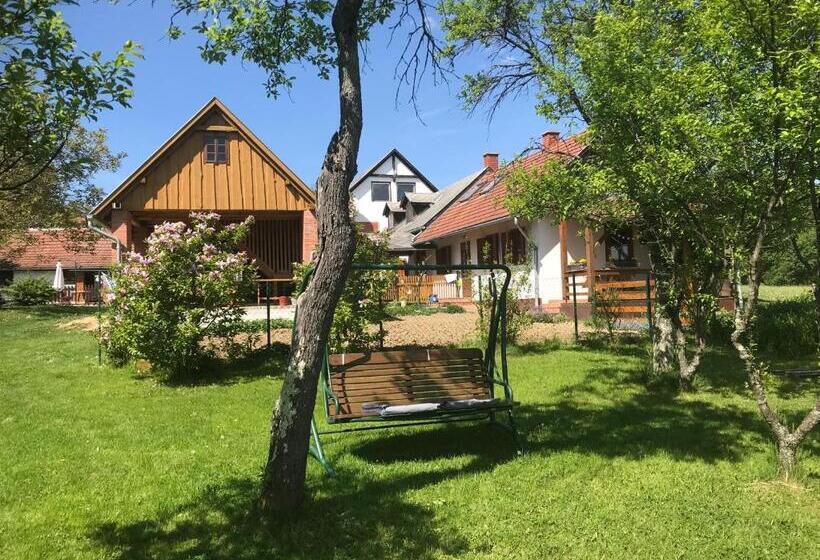 דירת שני חדרים, Csörgő Vendégházak