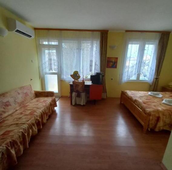 غرفة قياسية مزوَّدة بشُرفة, Hadjibulevata Guest House