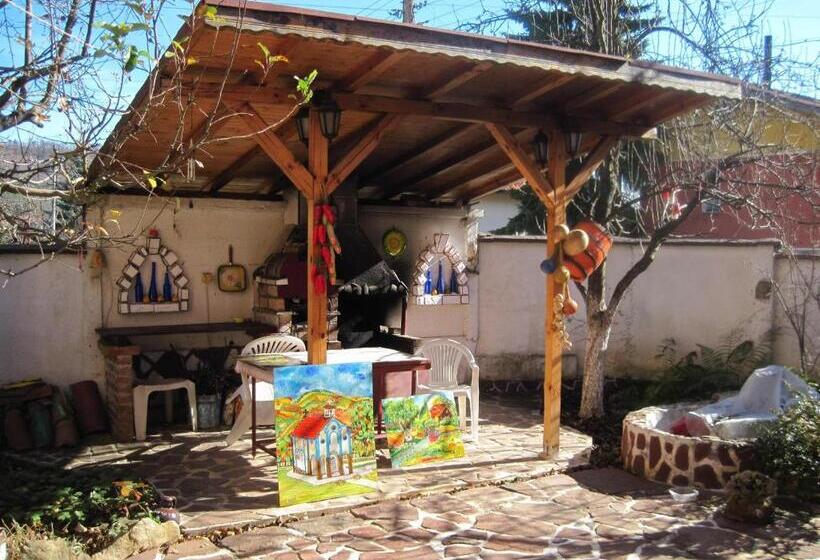 غرفة قياسية مزوَّدة بشُرفة, Hadjibulevata Guest House