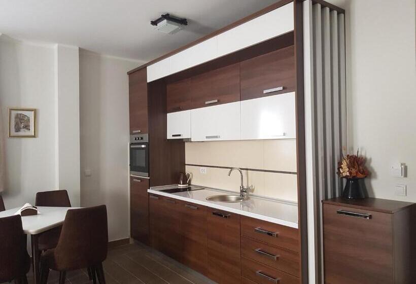 سوییت, Sunset Zlatibor Hills