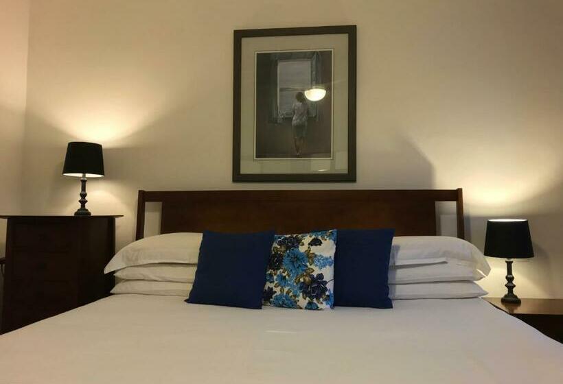 سوییت سوپریور, Casa Dos Meninos B&b