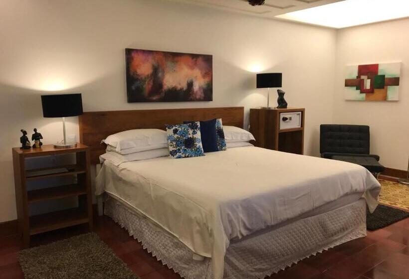 Deluxe Suite King Bed, Casa Dos Meninos B&b