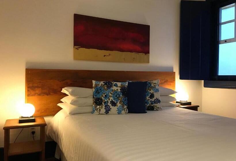 سوییت, Casa Dos Meninos B&b