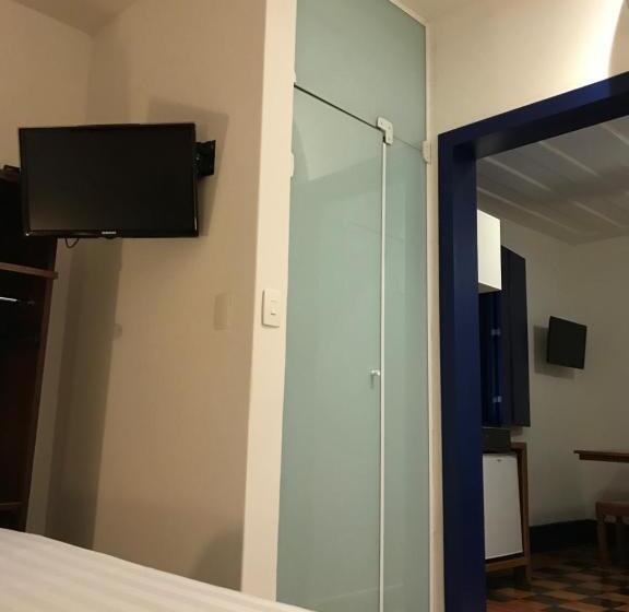 سوییت, Casa Dos Meninos B&b