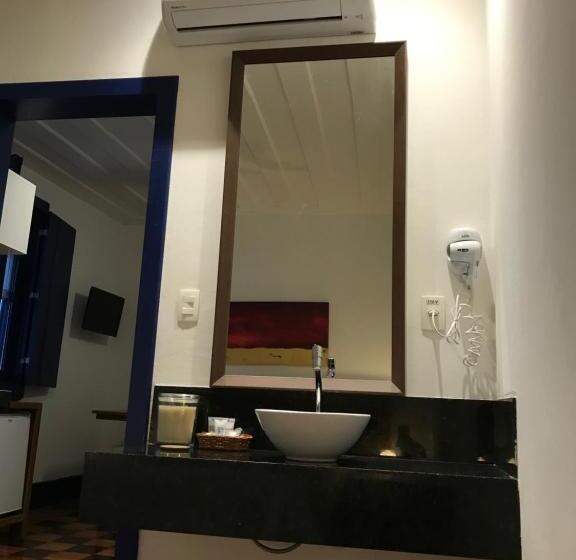 سوییت, Casa Dos Meninos B&b