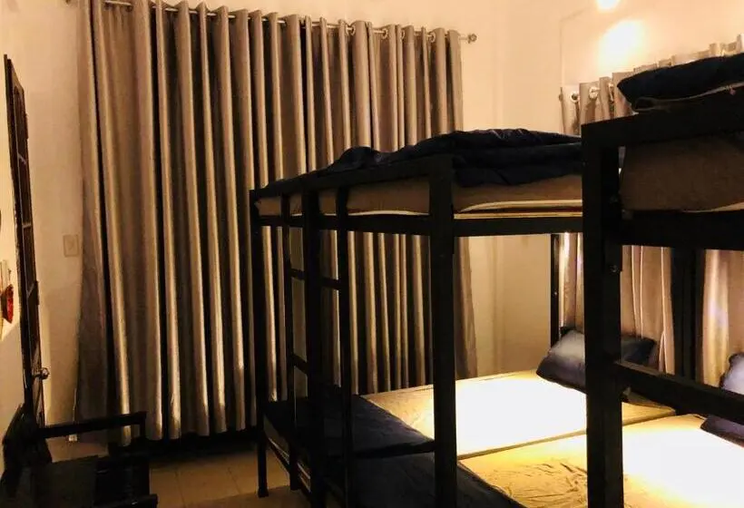 تختخواب در اتاق مشترک, Friendly House Hostel