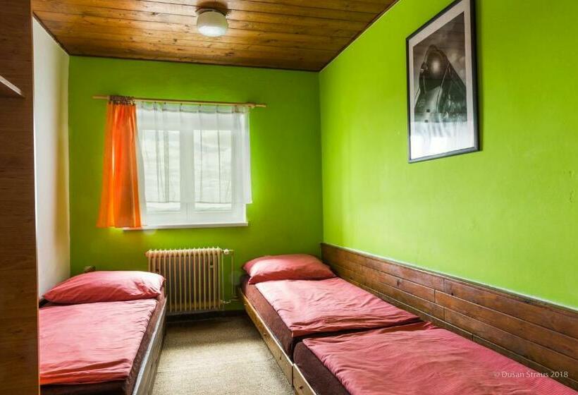 バスルーム共有のトリプルスタンダード, Penzion Pohlednička