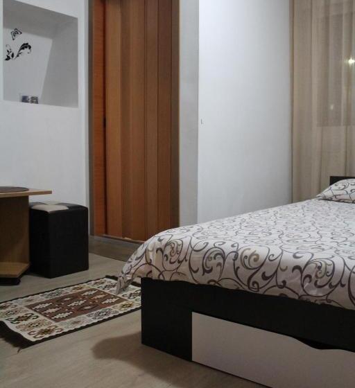 חדר אקונומי, Vila Casa Ta