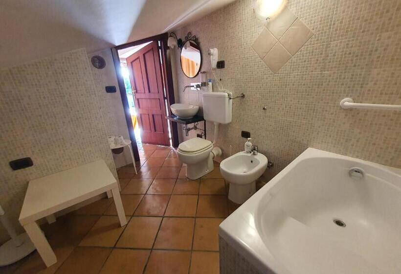 スタンダードトリプルルーム, B&b Del Maresciallo