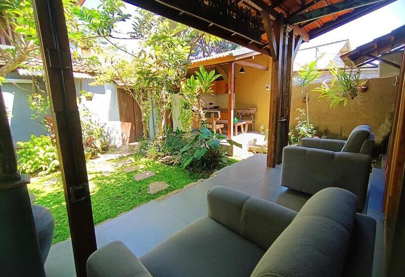 Номер Deluxe с Балконом, Katang   Katang Guest House