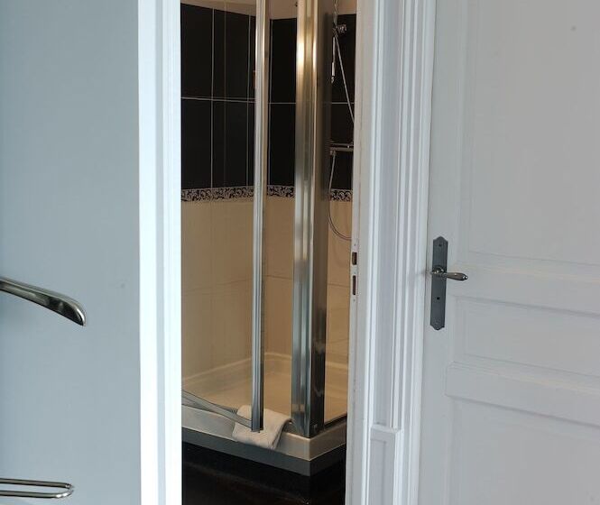 חדר משפחתי, Le Domaine D'euclide