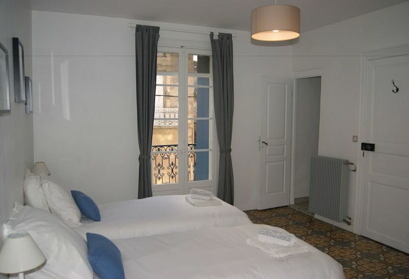 غرفة قياسية, Le Petit Molière