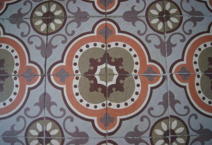 غرفة قياسية, Le Petit Molière