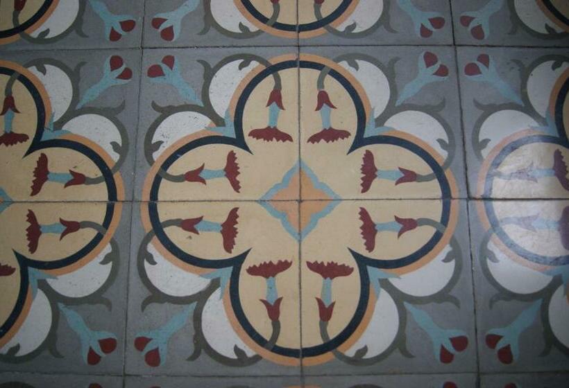 غرفة قياسية, Le Petit Molière