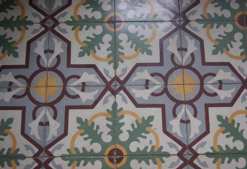 غرفة قياسية, Le Petit Molière