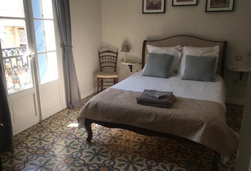 غرفة قياسية, Le Petit Molière