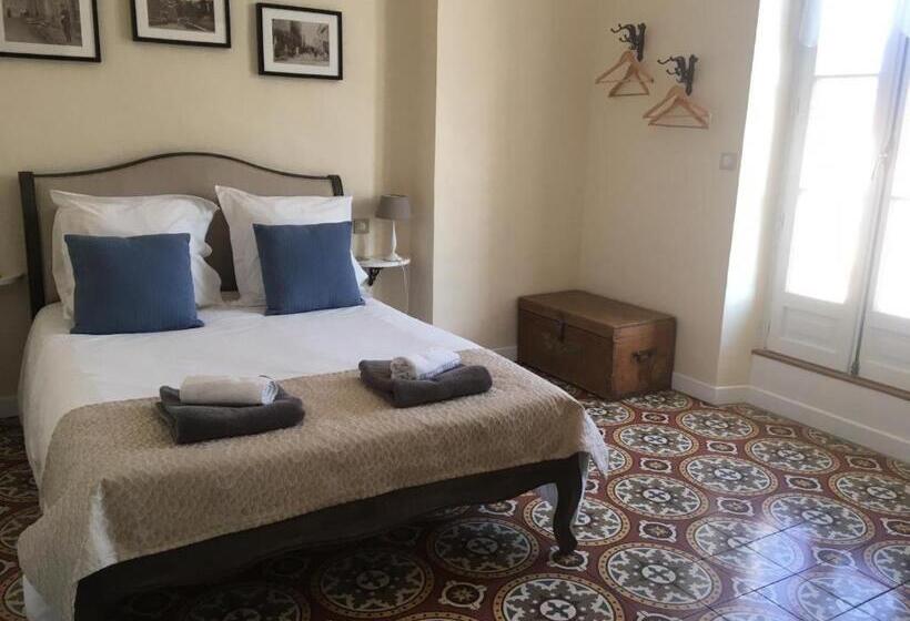 غرفة قياسية, Le Petit Molière