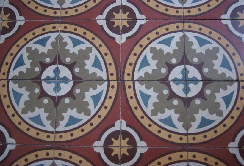 غرفة قياسية, Le Petit Molière