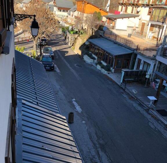 غرفة عائلية, Hôtel Génépi