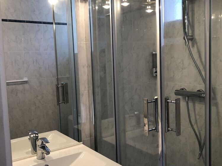 غرفة عائلية, Hôtel Génépi