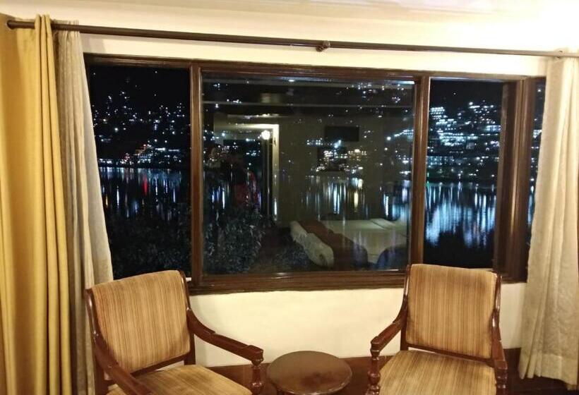 标准间带阳台, Manu Maharani Regency