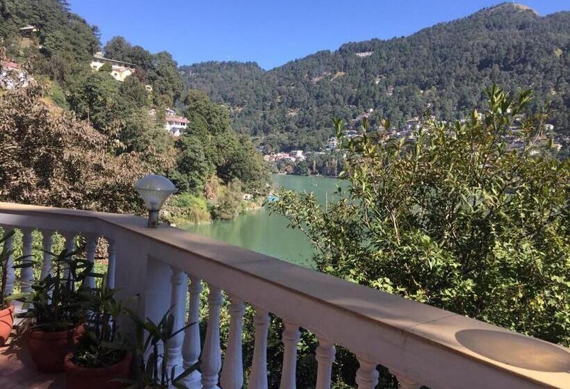 غرفة قياسية مزوَّدة بشُرفة, Manu Maharani Regency