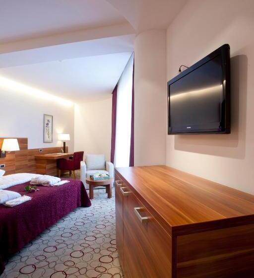 スタンダードルーム, Sport