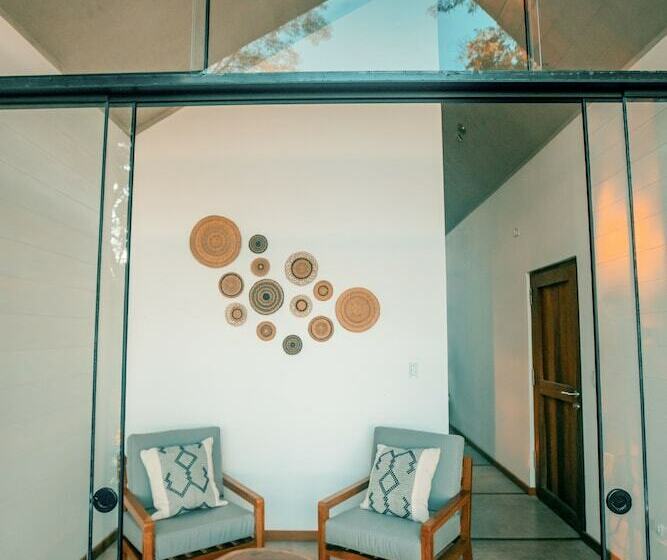 اتاق راحتی, Enai