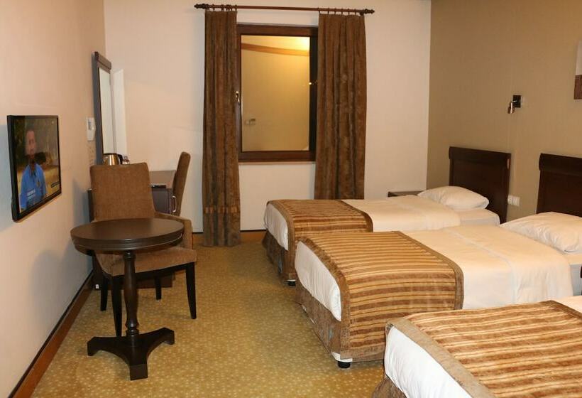 غرفة قياسية ثلاثية, Lazlakar