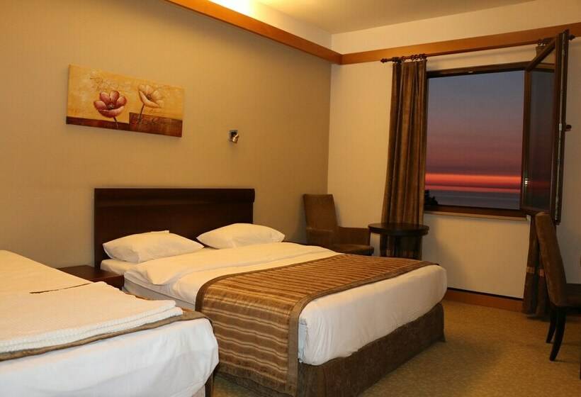 غرفة قياسية ثلاثية, Lazlakar