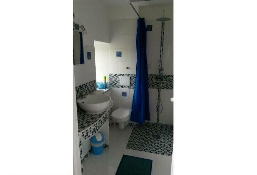 家庭间, La Coudriere