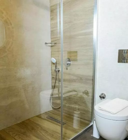 Suite King Bed